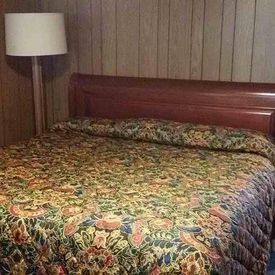 Hotel Blue Top Inn Stevens Point Buitenkant foto